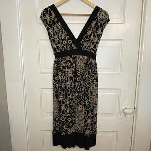 London Times V-Neck Front & Back Elegant & Simple